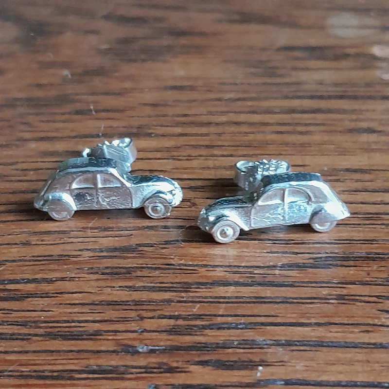 Car earring z-scale