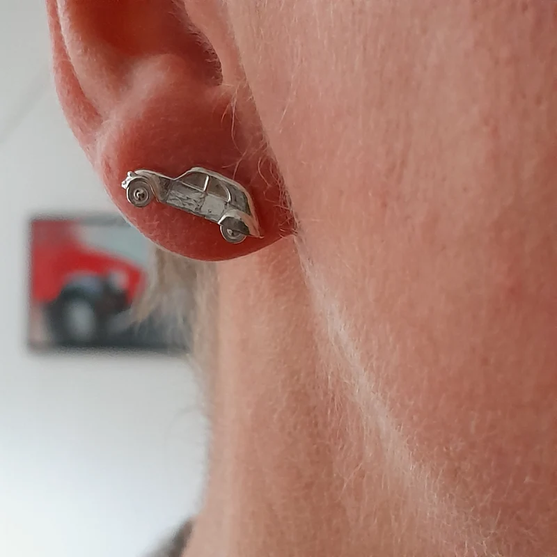 Car earring z-scale