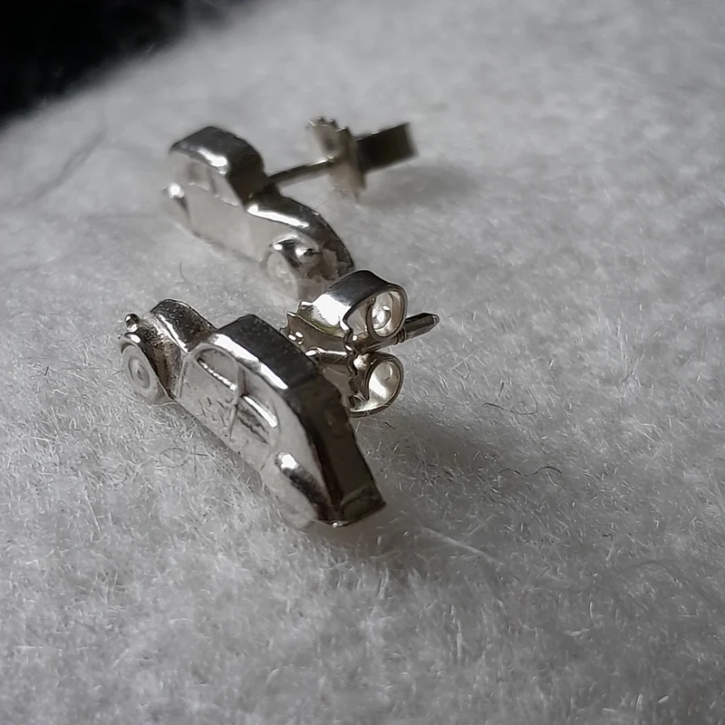 Car earring z-scale
