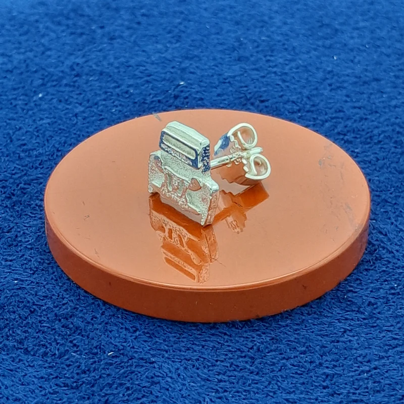 2cv front earstuds