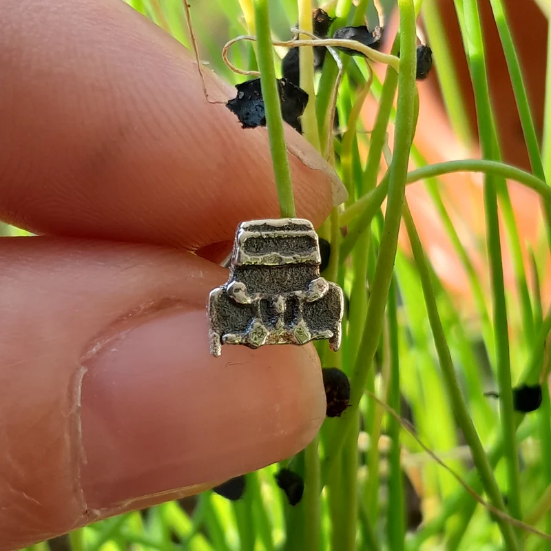 2cv front earstuds