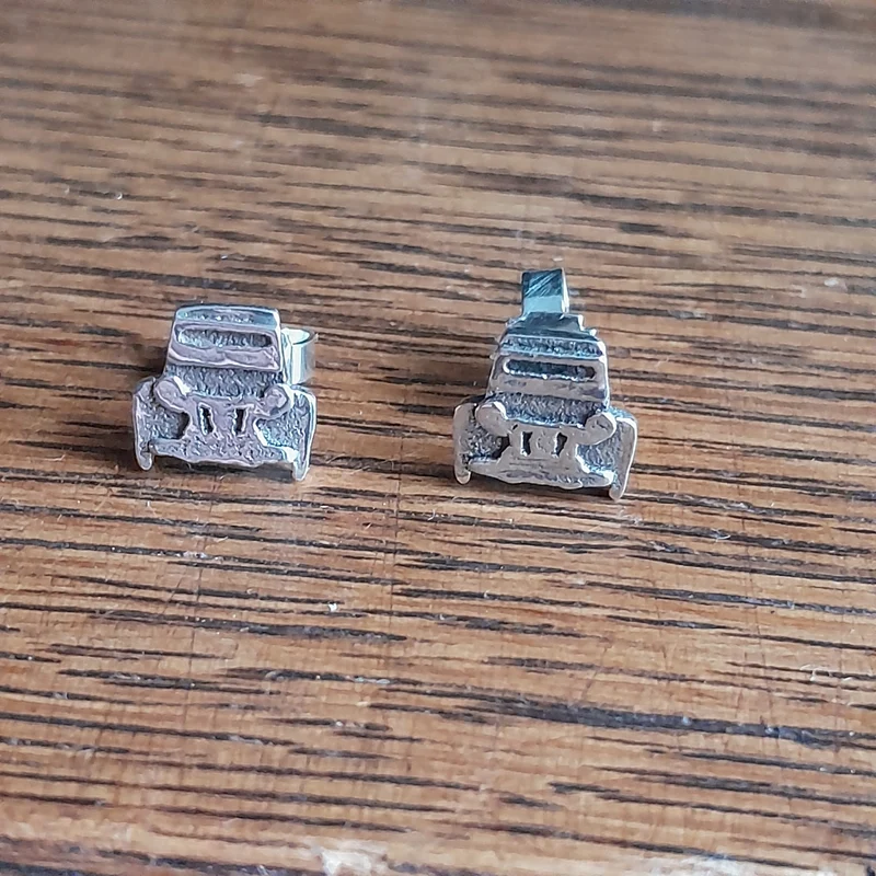2cv front earstuds
