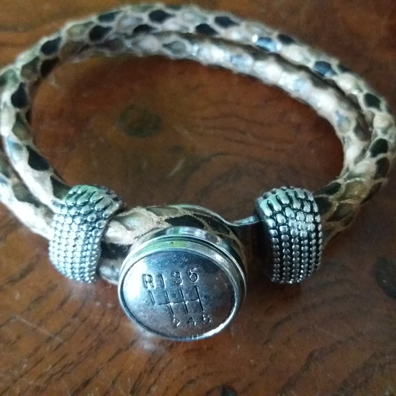 Leather bracelet with gearshift button