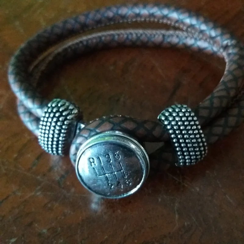 Leather bracelet with gearshift button