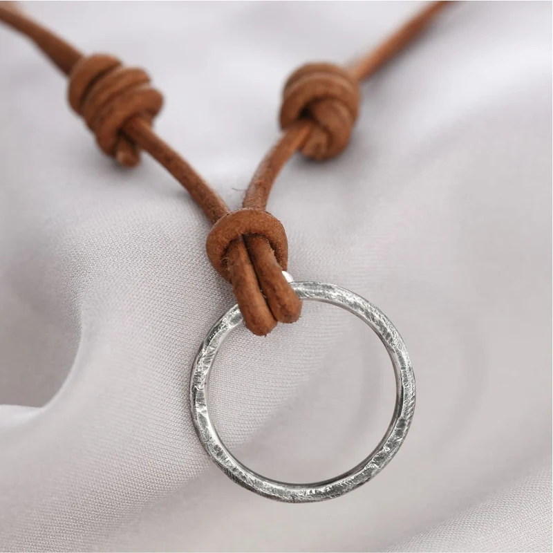 Herrenkette Leder mit personalisiertem Ring Männerkette Gravur 925 Silber