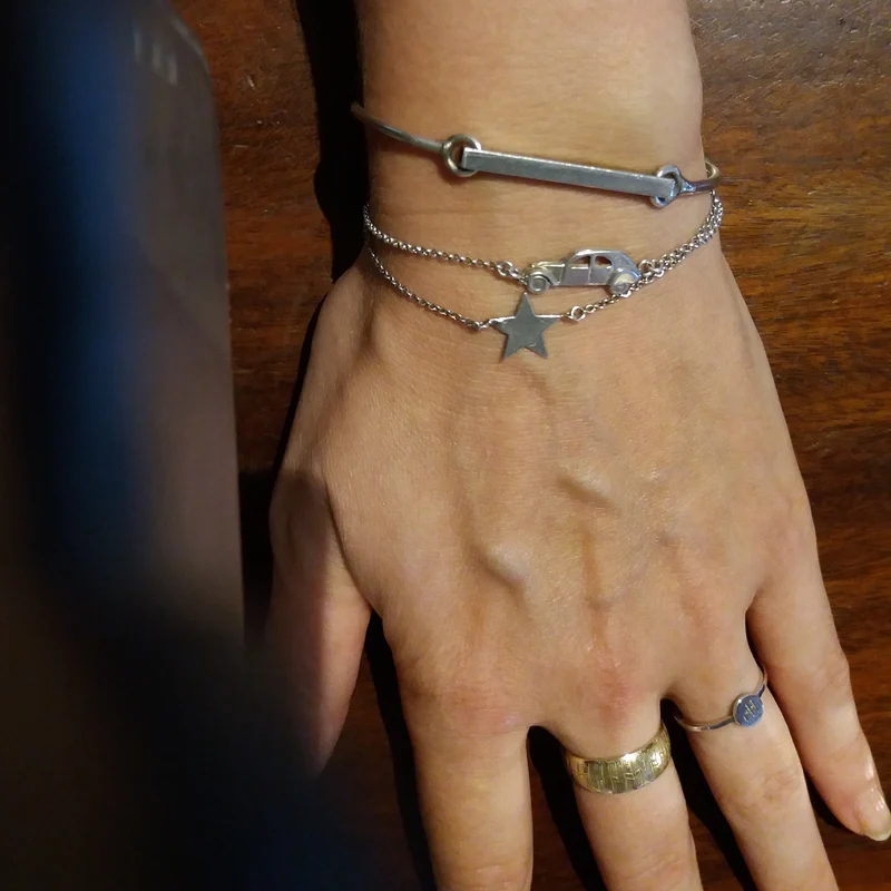 Car bracelet with chevron