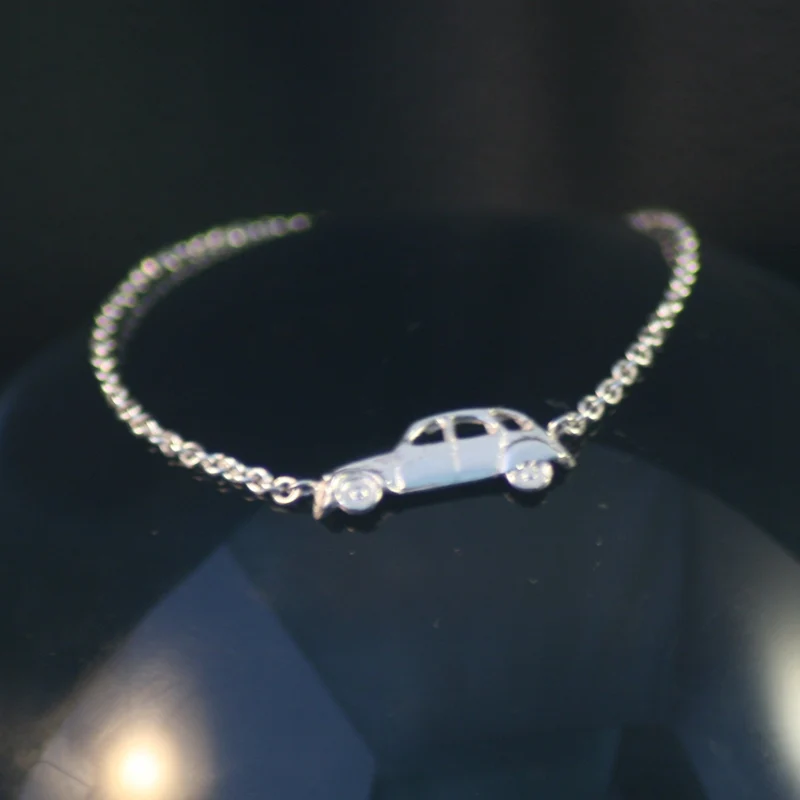 Car bracelet with chevron