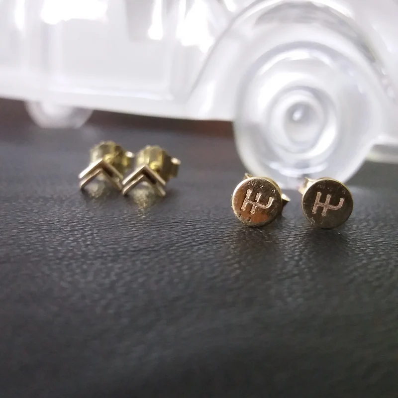 Gear shift pattern earrings