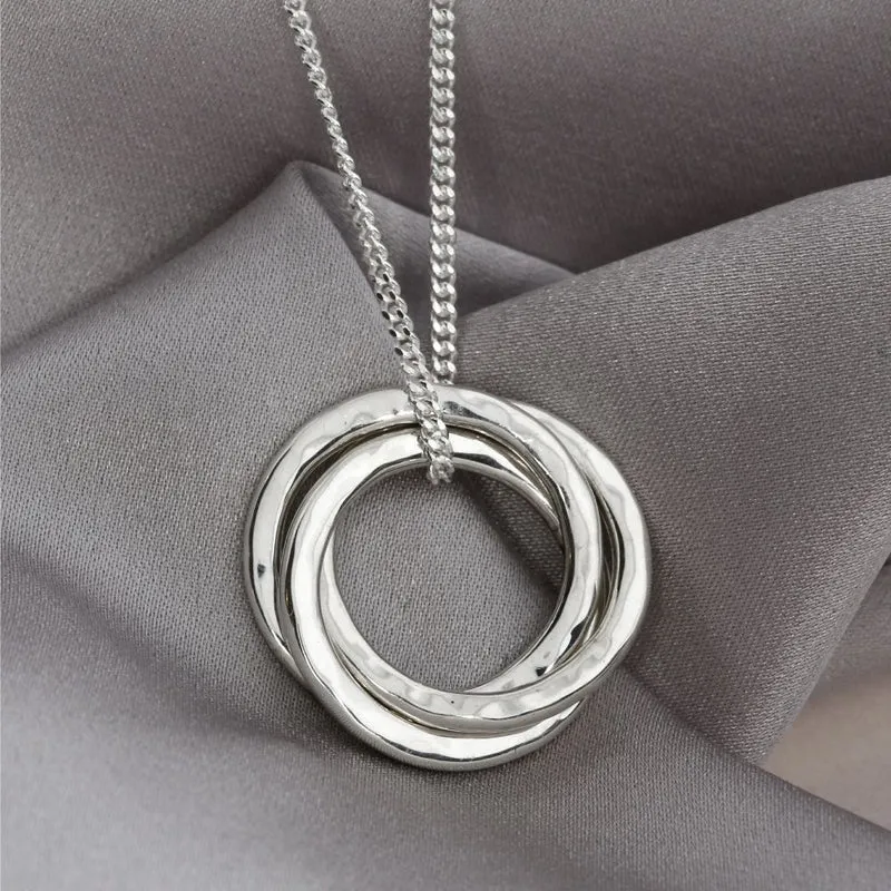 Zarte Silberkette mit Gravur 3 Ringe 2cm