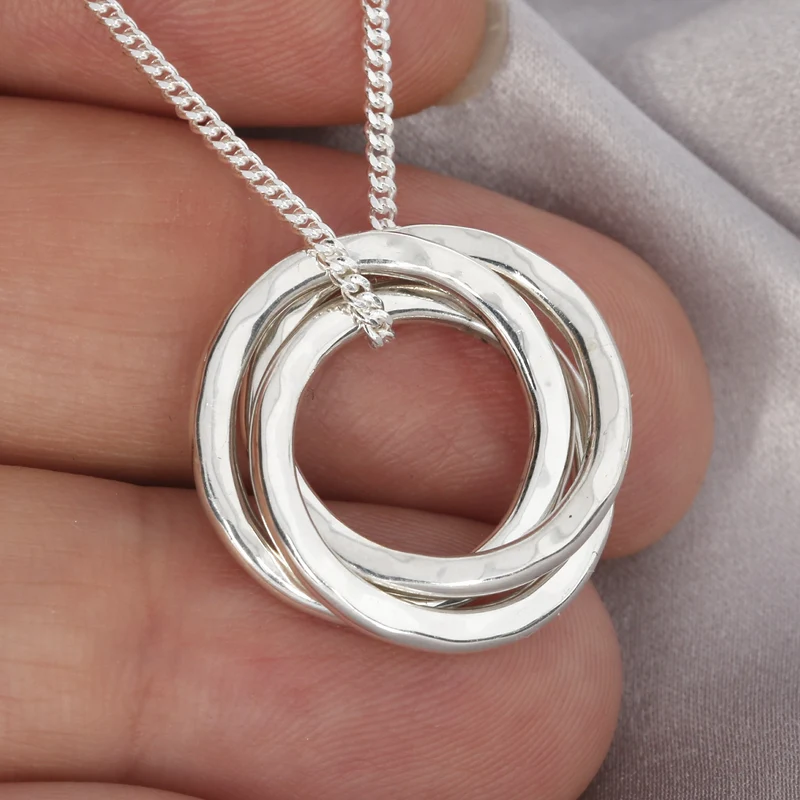 Zarte Silberkette mit Gravur 3 Ringe 2cm