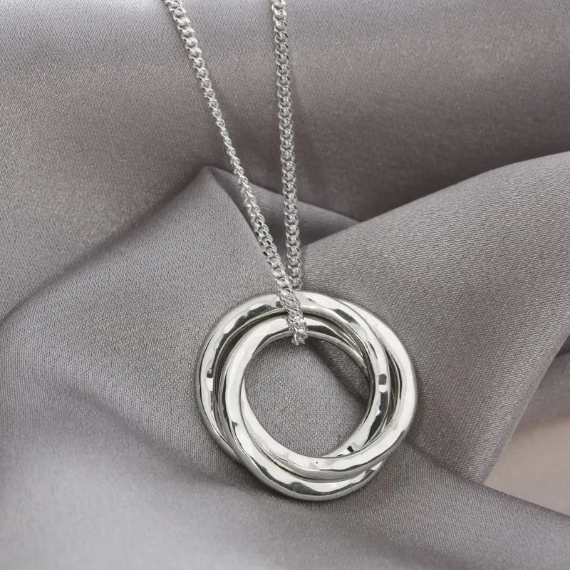 Zarte Silberkette mit Gravur 3 Ringe 2cm
