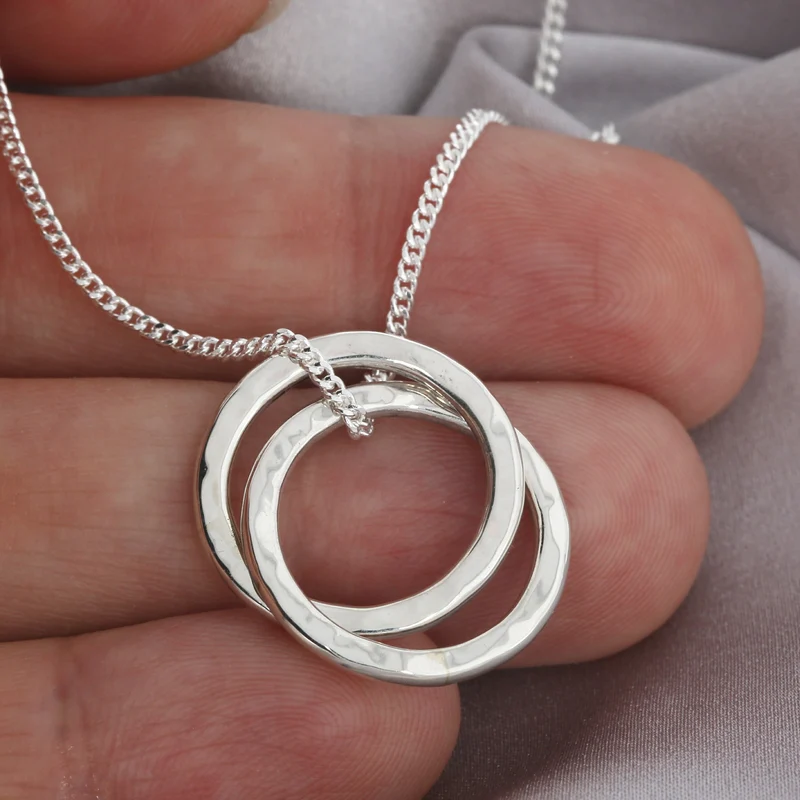 Zarte Silberkette mit Gravur Ringe 2cm