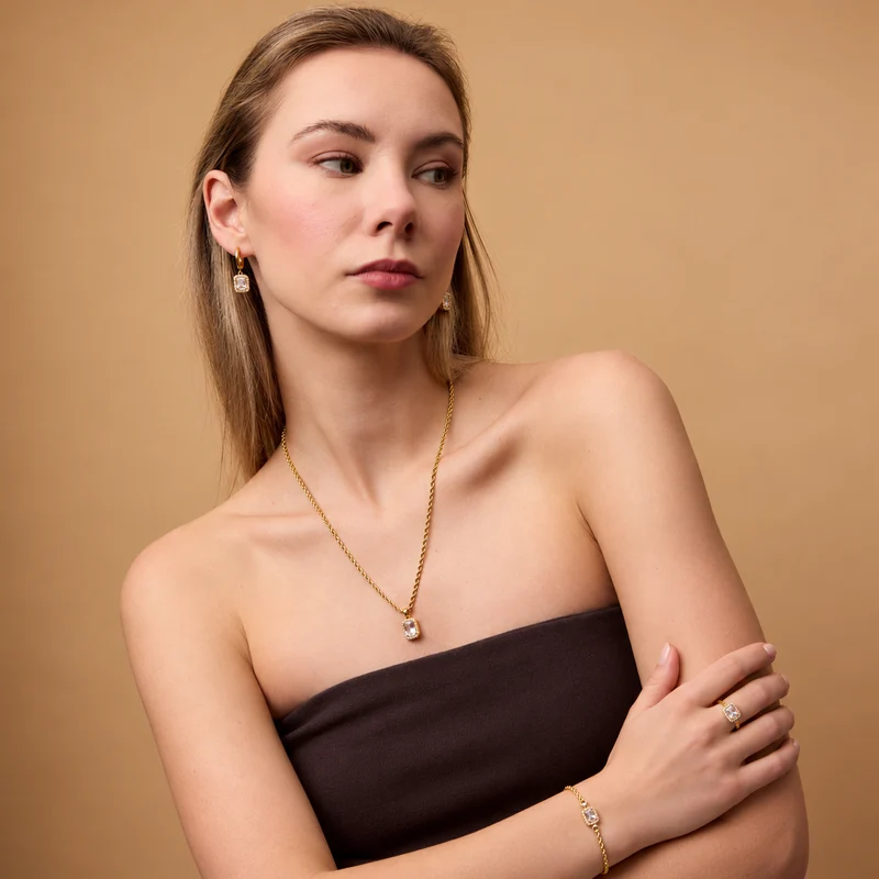 Pavé Emerald Set Gold