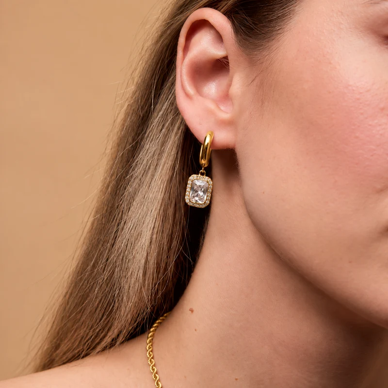 Pavé Emerald Set Gold