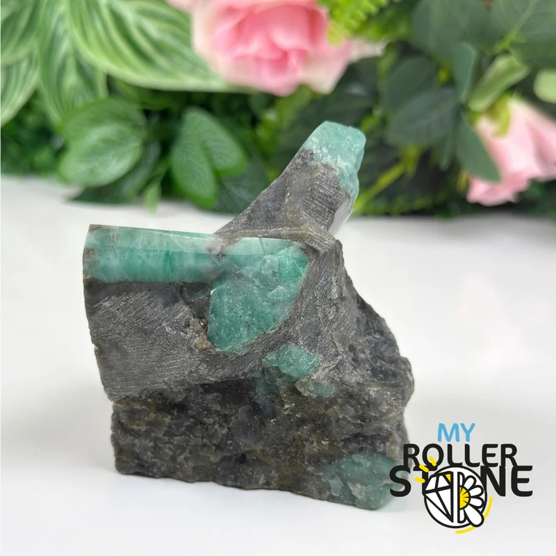 Brasilianische Smaragdskulptur auf Ganggestein Nr. 1