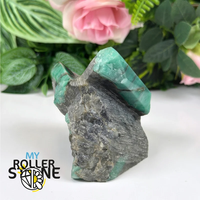 Brasilianische Smaragdskulptur auf Ganggestein Nr. 1