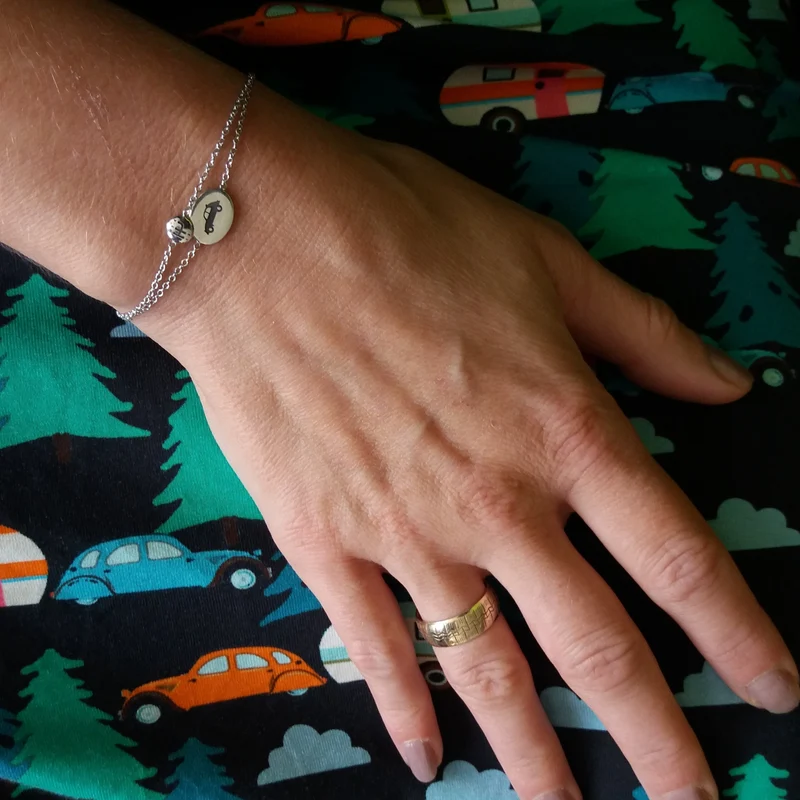 Gear shift bracelet