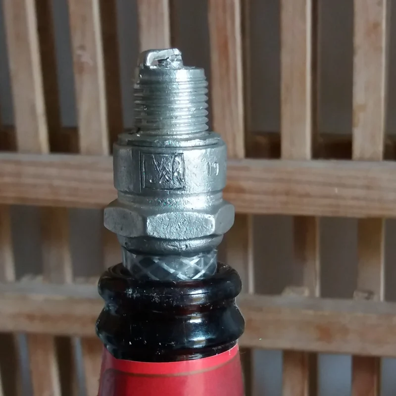 Bougie bottle stopper