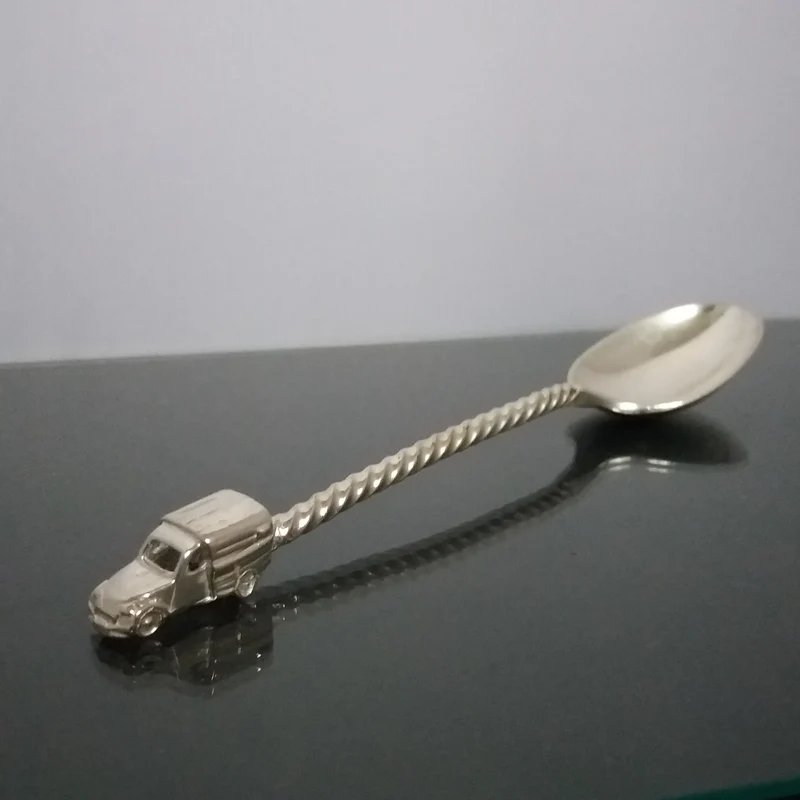 Car spoon