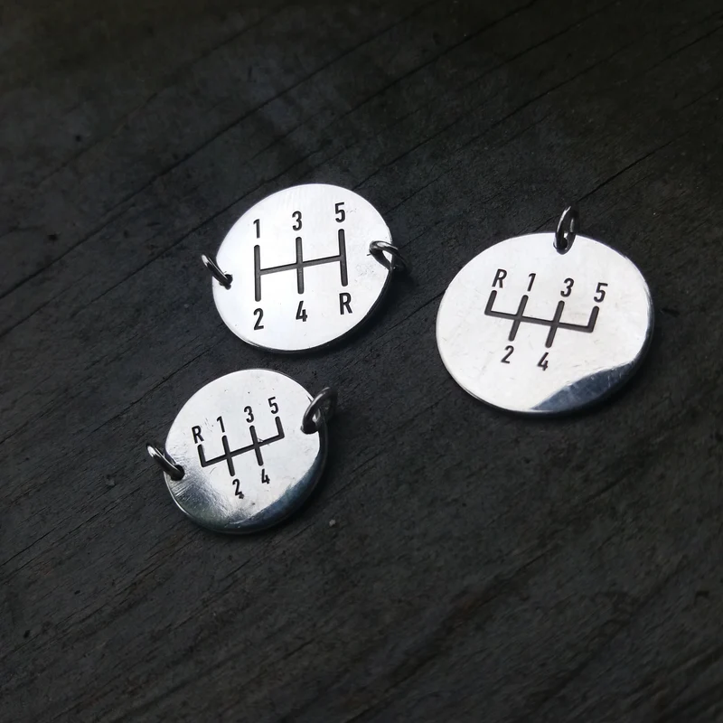 Gear shift pattern pendant
