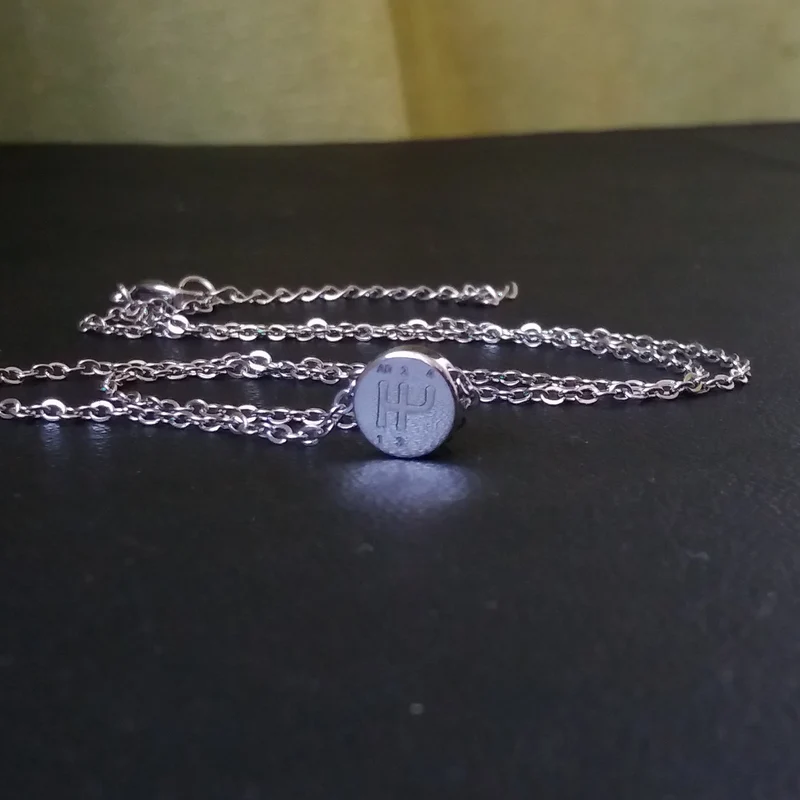 Gear shift pattern pendant