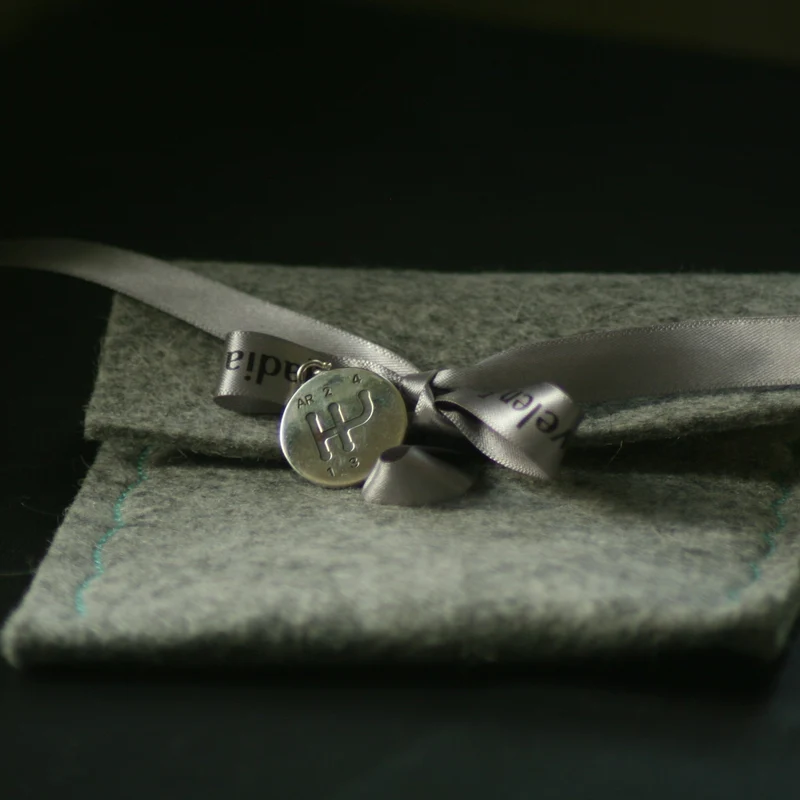 Gear shift pattern pendant