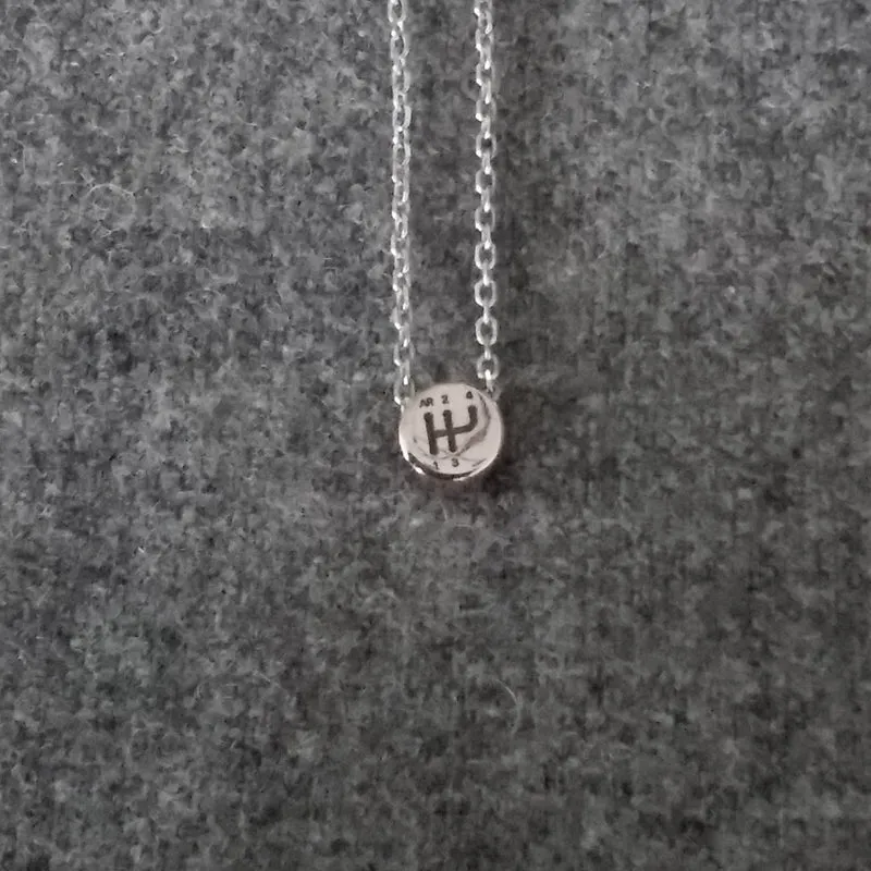 Gear shift pattern pendant
