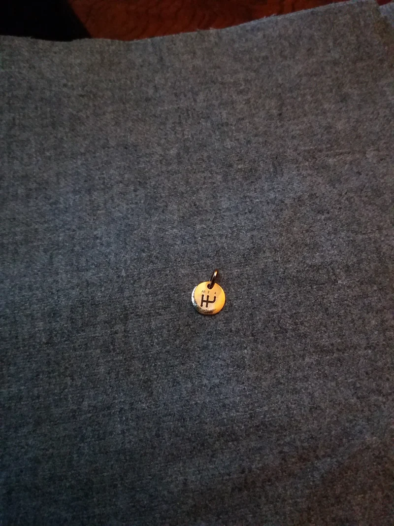 Gear shift pattern pendant