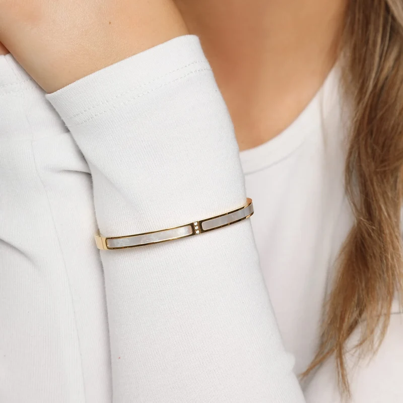 Perlmutt Glow Armreif | 18K vergoldet