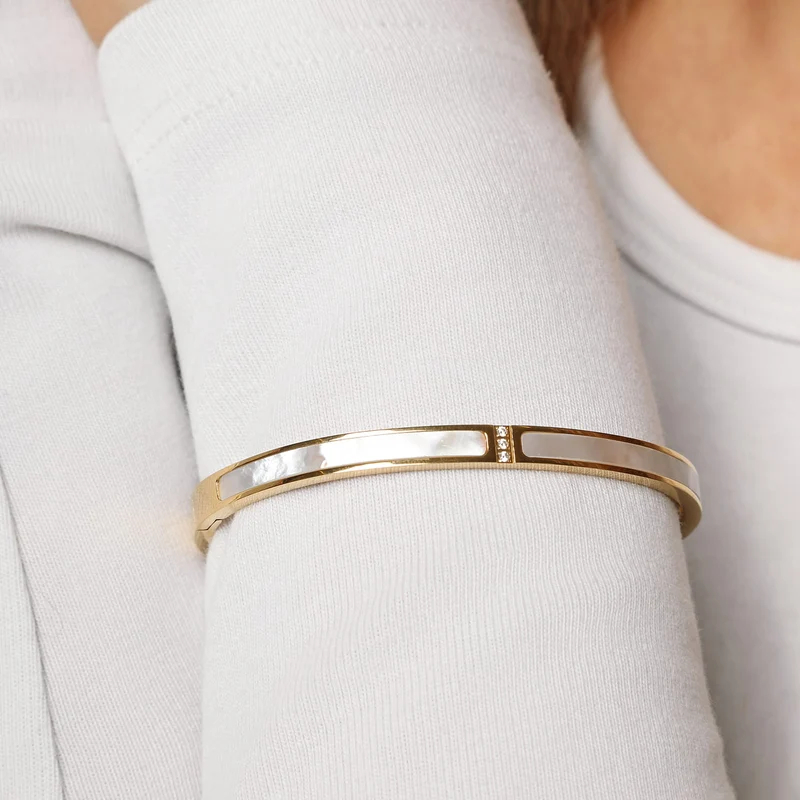 Perlmutt Glow Armreif | 18K vergoldet