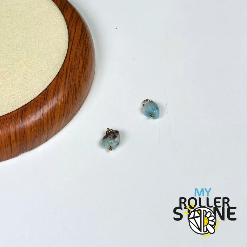 Natürlicher Larimar-Anhänger – Nuggetform & vergoldeter Edelstahl 304