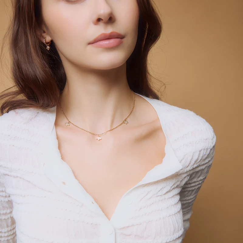 Pure Leaf Charm Necklace Gold