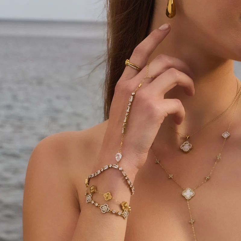 Timeless Teardrop Baguette Handkette 18K Vergoldet