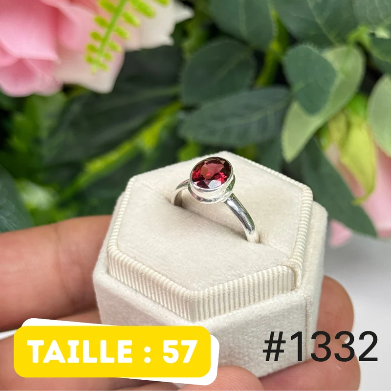 Ring aus 925er Sterlingsilber mit facettiertem Granat Nr. 1332