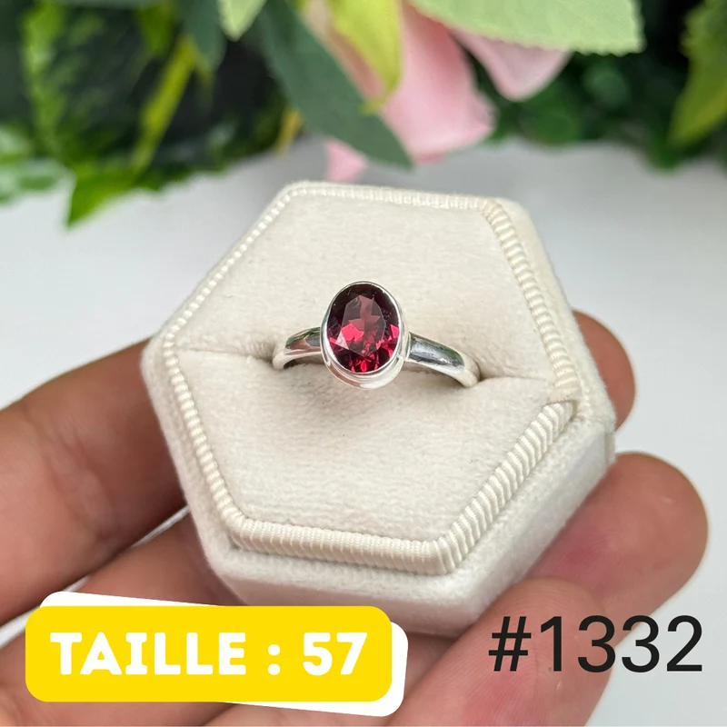 Ring aus 925er Sterlingsilber mit facettiertem Granat Nr. 1332