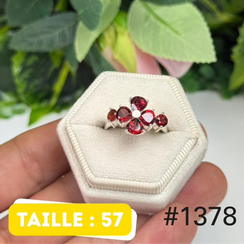 Ring aus 925er Sterlingsilber mit facettiertem Granat Nr. 1378