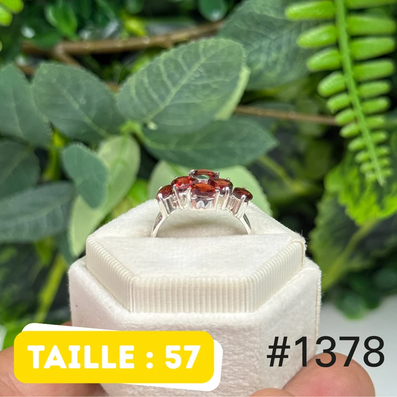 Ring aus 925er Sterlingsilber mit facettiertem Granat Nr. 1378