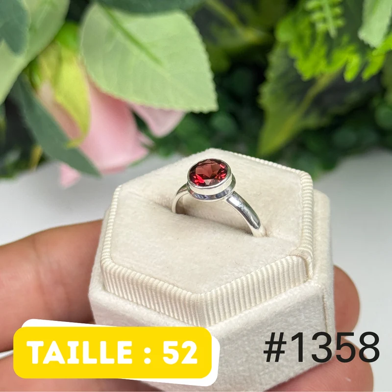 Ring aus 925er Sterlingsilber mit facettiertem Granat Nr. 1358