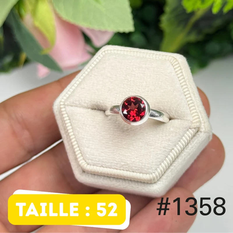 Ring aus 925er Sterlingsilber mit facettiertem Granat Nr. 1358
