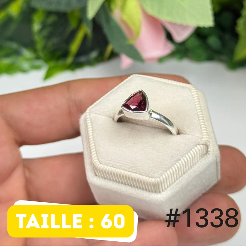 Ring aus 925er Sterlingsilber mit facettiertem Granat Nr. 1338