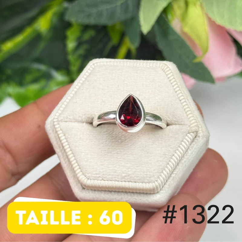 Ring aus 925er Sterlingsilber mit facettiertem Granat Nr. 1322