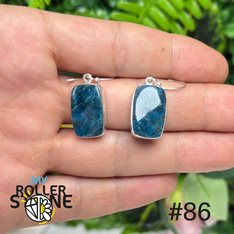 Ohrringe aus 925er Sterlingsilber mit neonblauem Apatit #CE86