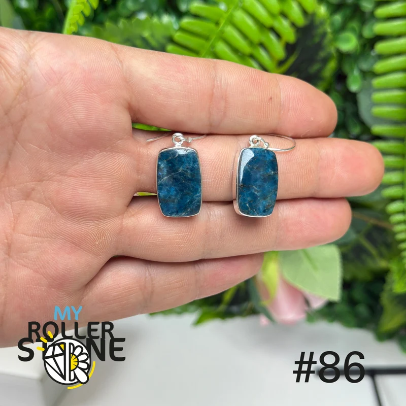 Ohrringe aus 925er Sterlingsilber mit neonblauem Apatit #CE86