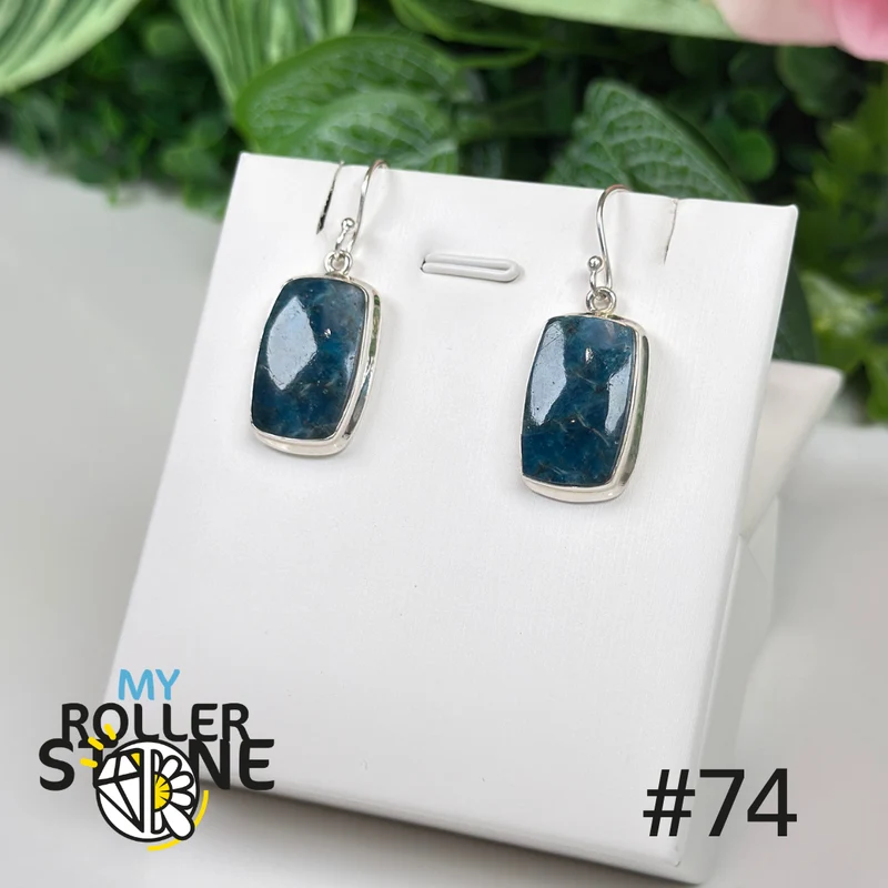 Ohrringe aus 925er Sterlingsilber mit neonblauem Apatit #CE74