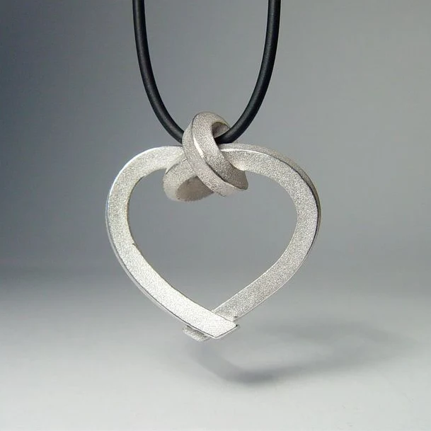 925er Silber Anhänger Knotenschmuck Gebundenes Herz ANH-17