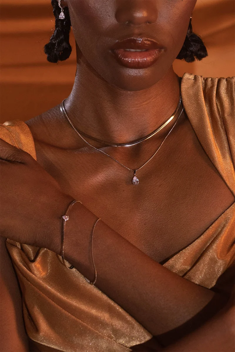 Sleek Teardrop Layer Necklace