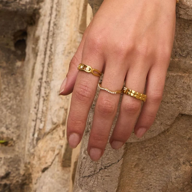 Simple Pave Wave Ring 14K Vergoldet