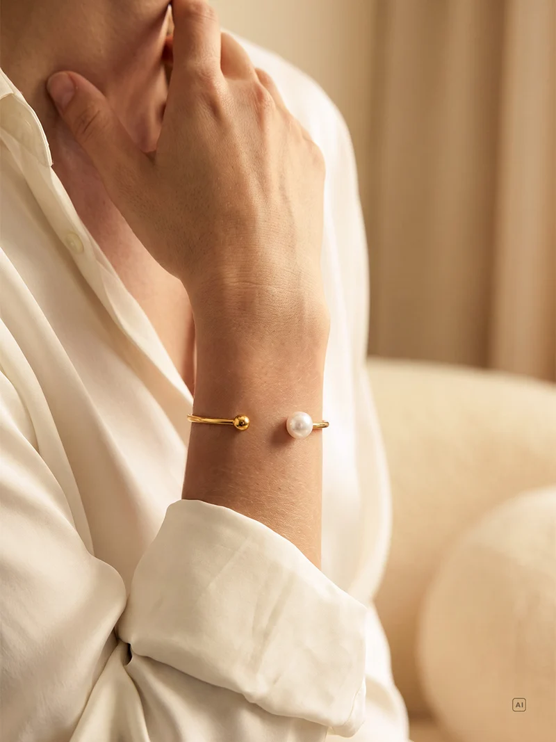 Dewdrop Pearl Armcuff