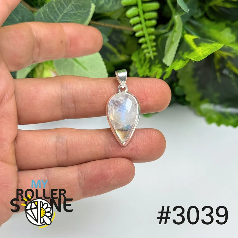 Silberanhänger mit blauem Feuermondstein #3039