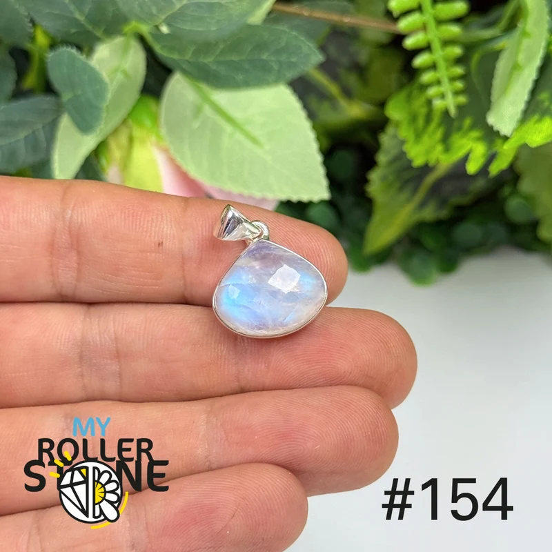 Silberanhänger mit blauem Feuermondstein #P154